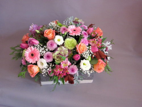 caja primaveral con rosas_flores lantana