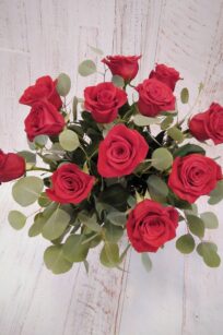 Ramo 12 rosas rojas_flores lantana